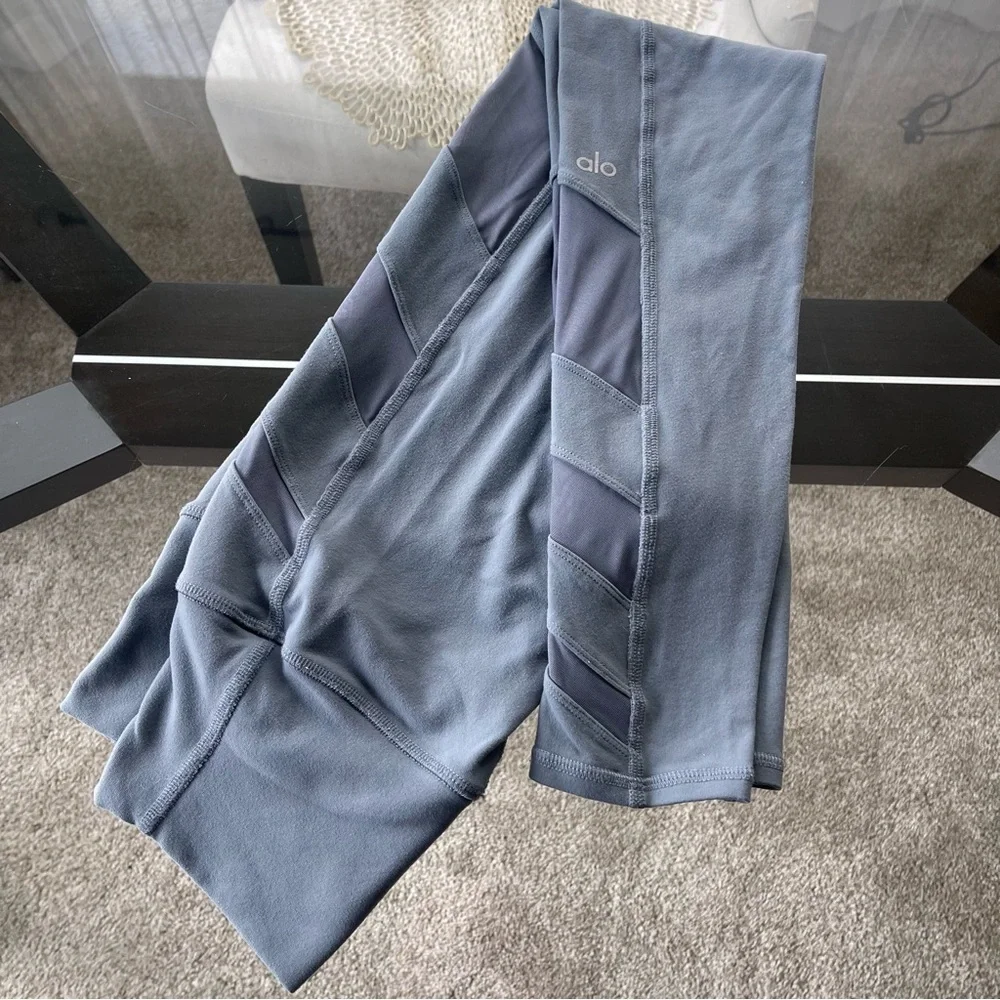 Alo Yoga Women’s Leggings Size Small Mesh Blue Inseam 28” Logo‎ Athletic Workout